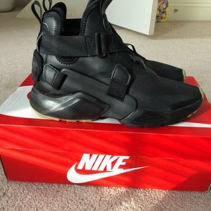 Nike Shoes - Nike Huaraches Nike Shoes - Nike Huaraches